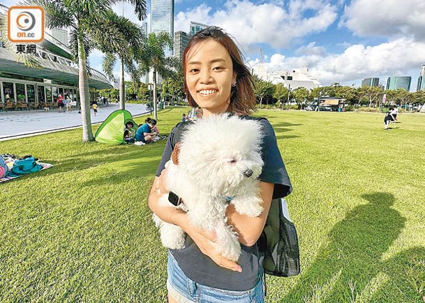 與愛犬同遊的李小姐認為，西九交通不太方便。