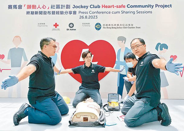 專業急救講師講解及示範CPR（心肺復甦法）及AED急救方法。