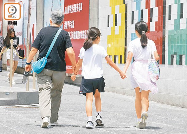 今年度香港學童快樂指數錄2.2%跌幅。（李志湧攝）