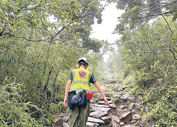 志願團體成員上山搜救失蹤行山漢。