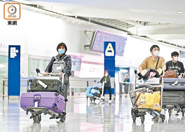 香港國際機場8月客運量達400萬人次。