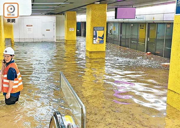 上月大暴雨期間港鐵多個車站水浸，其中以黃大仙站情況最嚴重。