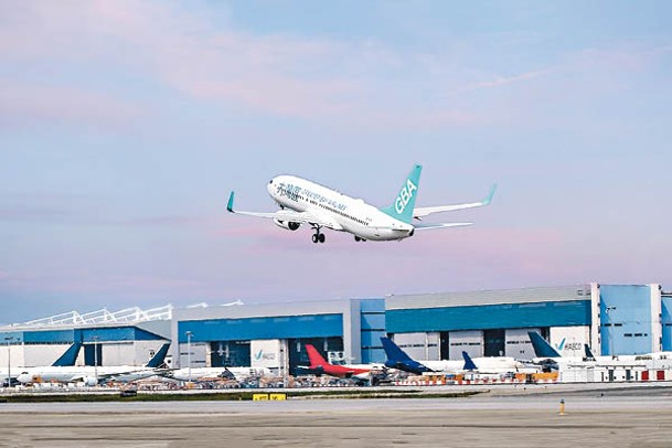 今個暑假，大灣區航空整體載客量達70%至80%。