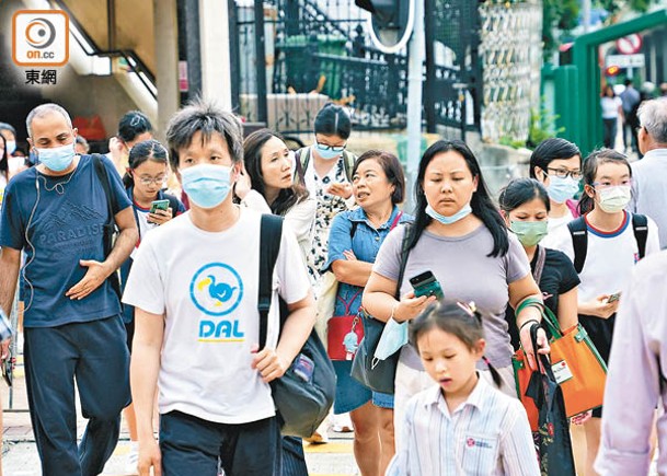 社區內有不少市民仍佩戴口罩，故夏季流感爆發程度較以往輕。