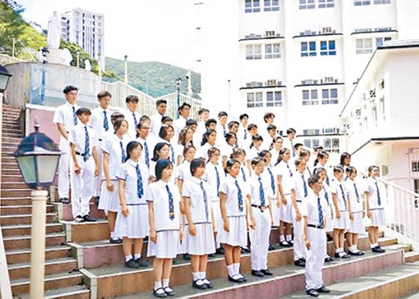 玫瑰崗中學數十名學生拍片希望政府出手救校。
