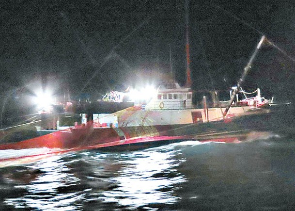 越界捕魚  船逃內地水域被截獲