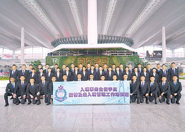 51名入境事務主任學員前往廣州參加國情培訓。