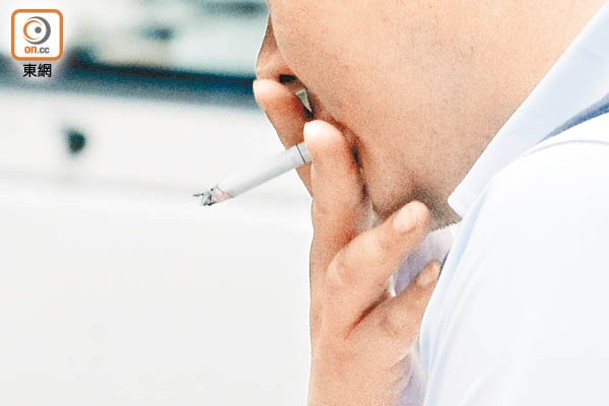 吸煙及二手煙等是肺癌的主要風險因素。