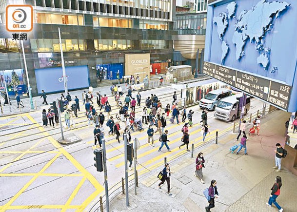 香港：移民潮導致本港勞動人口大量流失。