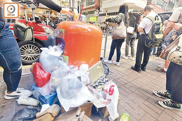 亂拋垃圾及店舖阻街等的定額罰款上月起分別倍增至3,000元及6,000元。