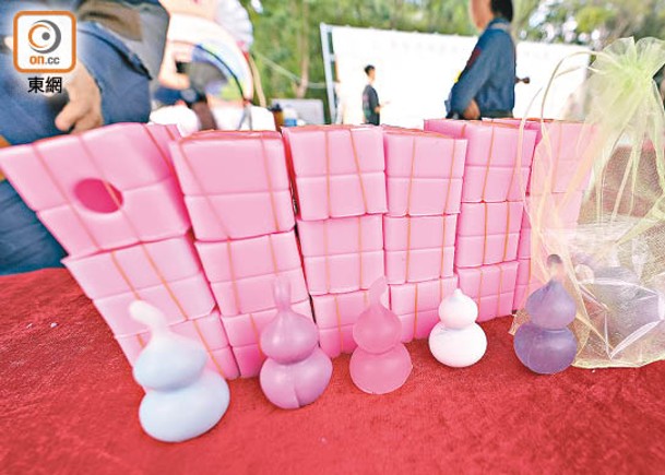 參加者可用肥皂製作濟公從不離身的葫蘆法器。