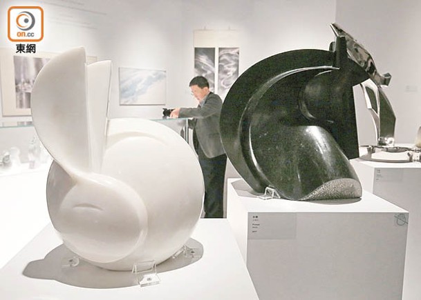 韓秉華設計的12生肖陶瓷系列。