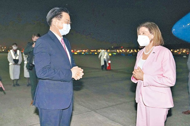 佩洛西（右）訪問台灣引起北京方面極度不滿。