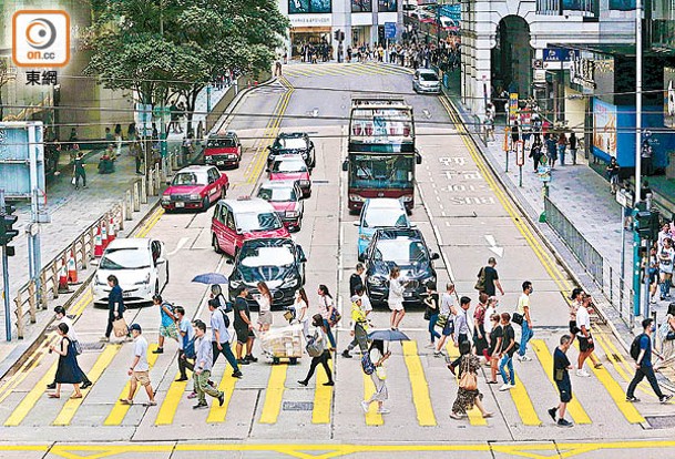 近年不少市民看淡香港前景，移民他鄉尋找新機會。