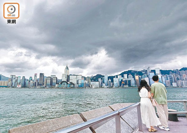 有學者指香港前景差，經濟復甦慢。