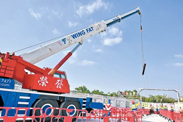 新田新訓練場放置吊運車，讓學員學習正確和安全地吊運物料。