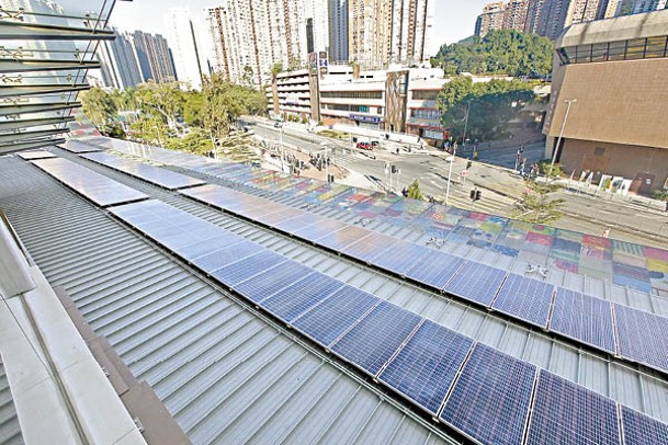 車站合共安裝約300平方米面積的太陽能板。