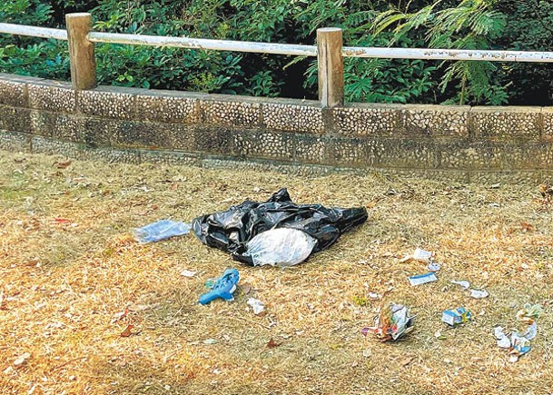 環保團體指2023年市民減少郊遊，製造的塑膠垃圾數量亦有減少。