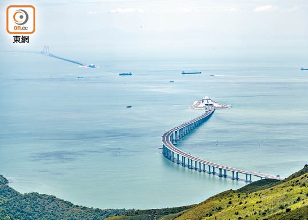 兩名被告被指就港珠澳大橋香港工程項目造假。