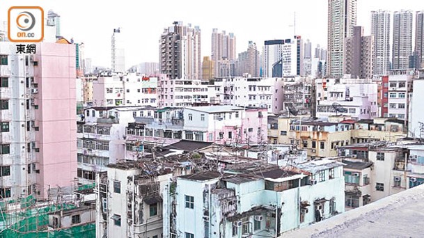 香港一直面對地小人多、房屋供應嚴重不足的問題。