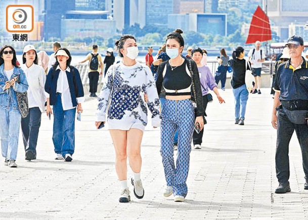 近日本港感染肺炎支原體的個案上升，不少市民戴口罩防疫。