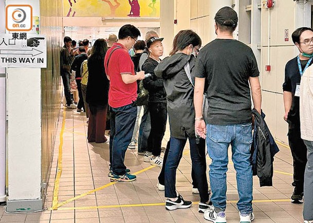 投票站因電腦故障暫停運作，部分市民未能投票。