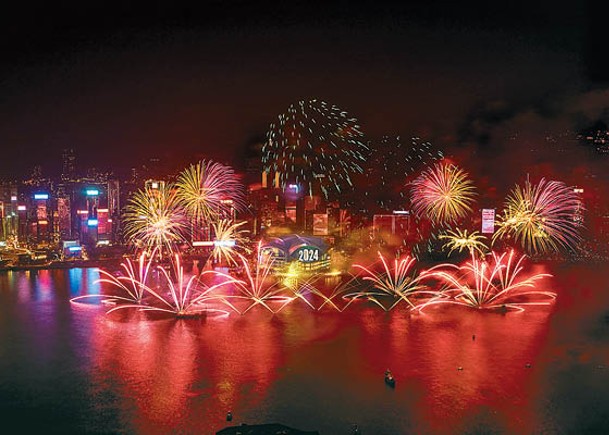 今年的維港除夕煙花音樂匯演將橫跨中環至銅鑼灣一帶。