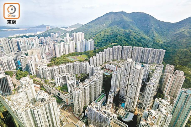 公屋租戶若在香港擁有住宅物業，須交回單位，否則會違法。