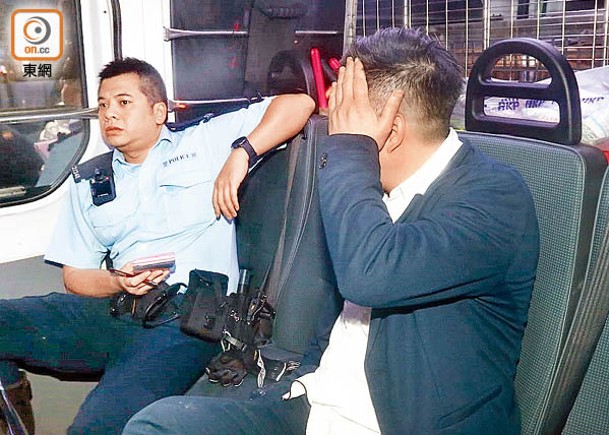 身為警務人員的被告李雪輝（右），涉嫌酒後駕駛等罪。