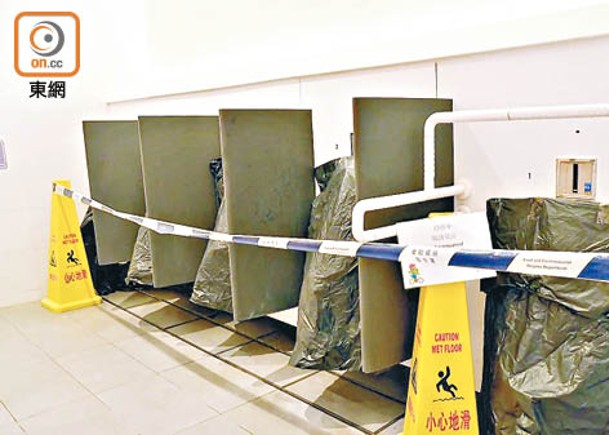 現場實測當日，白石角公廁整排尿兜全封了，以進行維修。