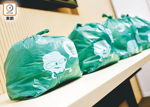 大部分指定袋零售點將提供單個袋作「一袋兩用」。