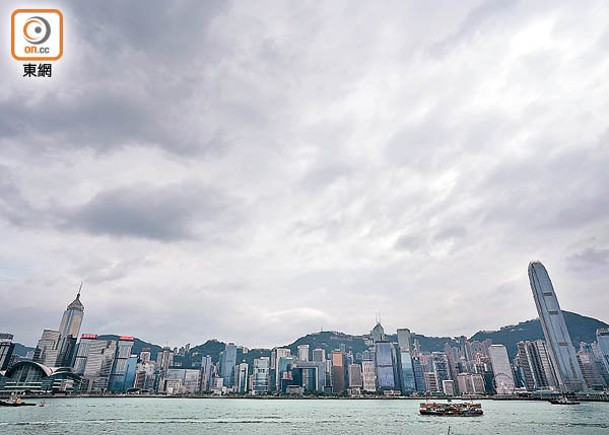 年度宜居城市排名，香港回升至第77位，但仍遠低於10年前的第17位。