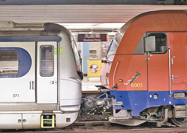 6卡已退役的中期翻新列車車廂在紅磡站停放。