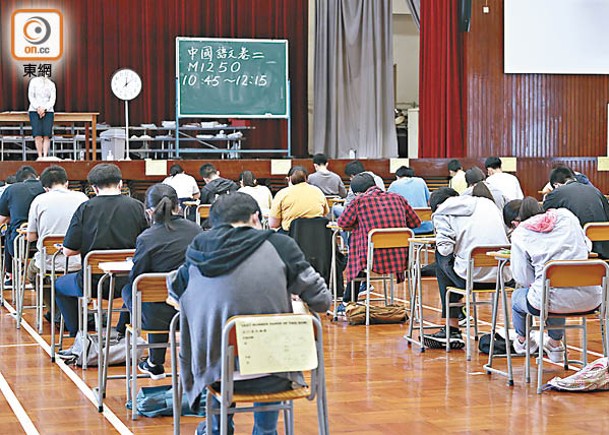 議員質詢政府如何向境外地方推廣文憑試課程。