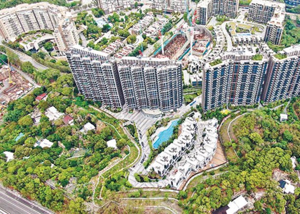 恒大在香港亦有物業發展，項目單位大部分已經售出。
