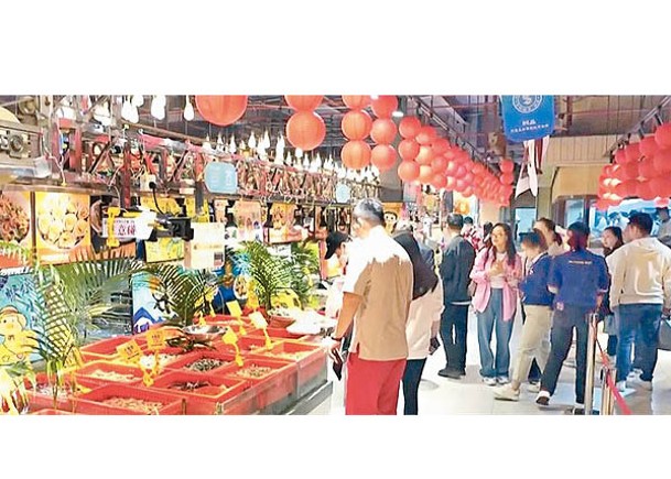 深圳：不少港人提前到深圳食肆吃團年飯，稱讚美味價廉。