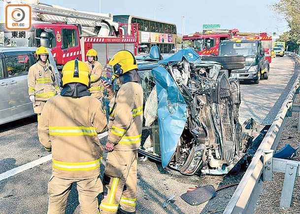 吐公撞拋錨車致翻側  對面線八卦3車串燒