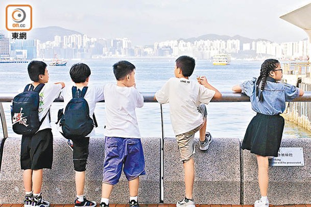 本港有很多雙職家庭，對託兒服務需求殷切。