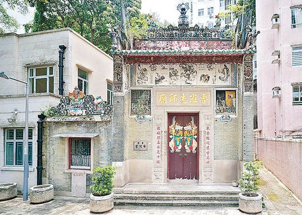 西環魯班先師廟已有逾百年歷史。