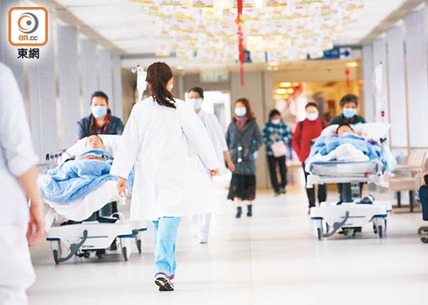 香港每千人口只有2.1名醫生。