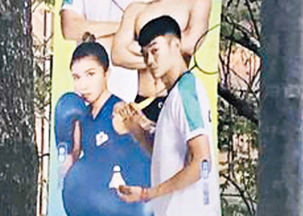 台北一幅運動會宣傳海報引起網民熱議，海報左方的拳擊運動員看似是孕婦。
