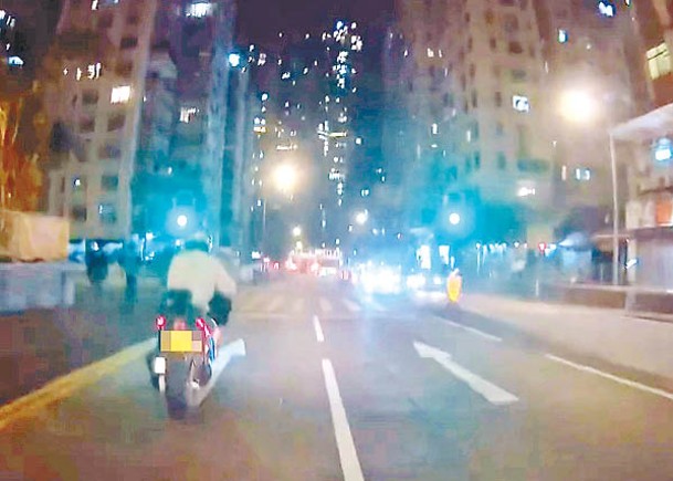 事發前電單車沿協和街落斜行駛。