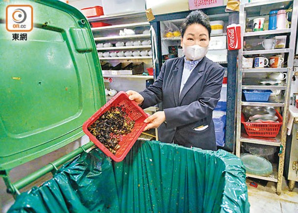 陳鳳儀指廚餘因回收配套不足，被迫要與其他垃圾一起扔棄。