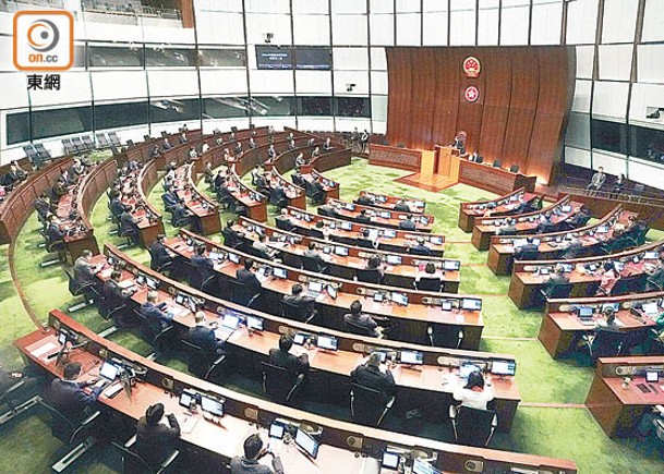 去年立法會會期完結，議員出席率或投票率備受坊間質疑。