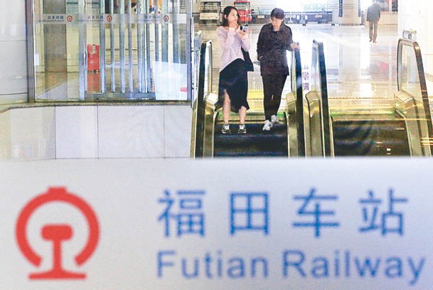 福田車站每天有121趟往返香港西九龍的跨境高鐵。