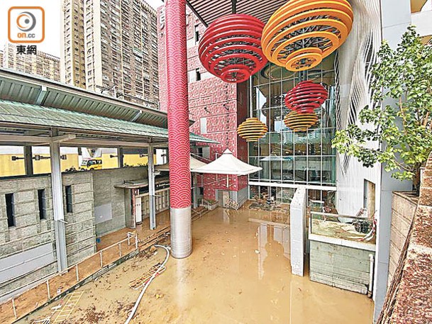 黃大仙排水系統：去年暴雨期間，黃大仙中心北館地下全層一度被淹。