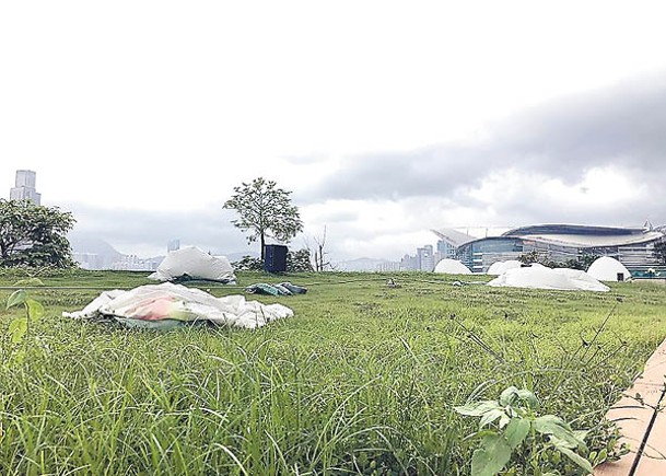 天氣不穩 金鐘添馬公園 數十發光巨蛋需放氣