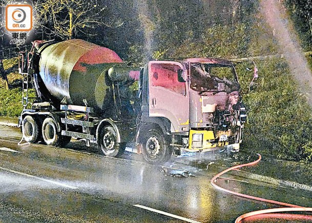 田螺車陷火海  險燒睡夢司機