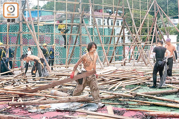 遭強風吹倒的3個包山架預計一兩日內重建好。