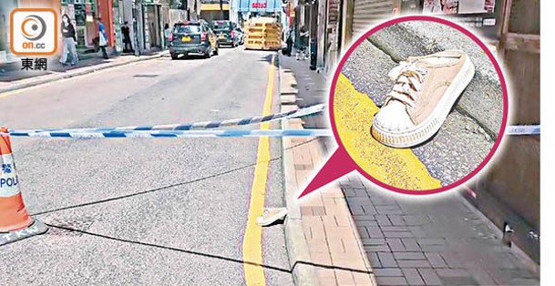 路邊遺下事主的鞋。(陳嘉傑攝)